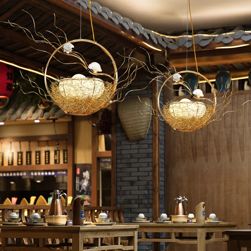 Artistry 3-lichts kroonluchter hanglamp van gouden aluminium mand met vogels en matwitte glazen bollen Clearhalo