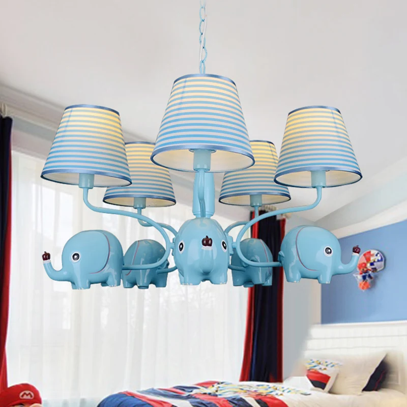 Baby Olifant Plafondhanger 5 Hoofden Dierenhars Kroonluchter met Gestreepte Schaduw voor de kleuterschool Clearhalo