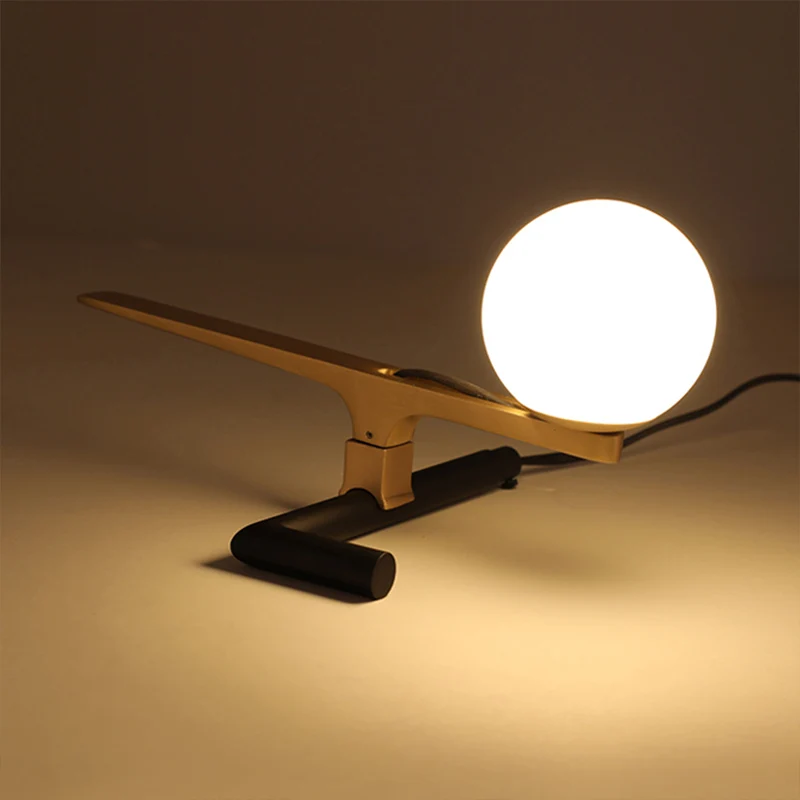 Ball Opaal Glazen Wandverlichting Modernisme Stijlvolle 1-lichts gouden wandlamp voor slaapkamer Clearhalo