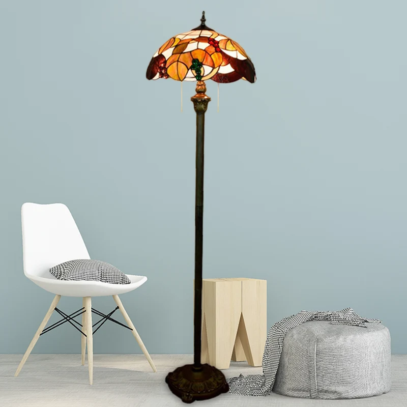 Barokke geschulpte vloerlamp, 2-lamps geslepen glas, staande lamp met blad- en druivenmotief, messing met trekketting Clea...