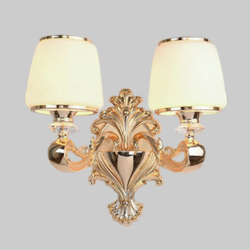 Barrel opaal glazen schanslamp Klassiek 1/2-licht woonkamer wandverlichtingsarmatuur met ronde arm messing Clearhalo