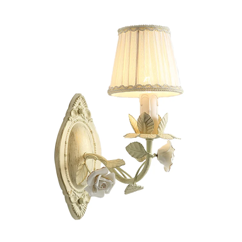 Beige conische wandkandelaar licht pastoraal metaal 1/2 lampen slaapkamer bloem wandmontage lamp met stoffen kap Clearhalo