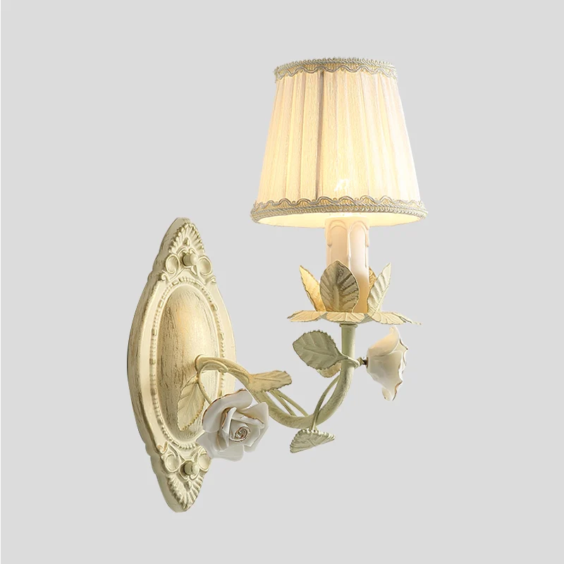 Beige conische wandkandelaar licht pastoraal metaal 1/2 lampen slaapkamer bloem wandmontage lamp met stoffen kap Clearhalo