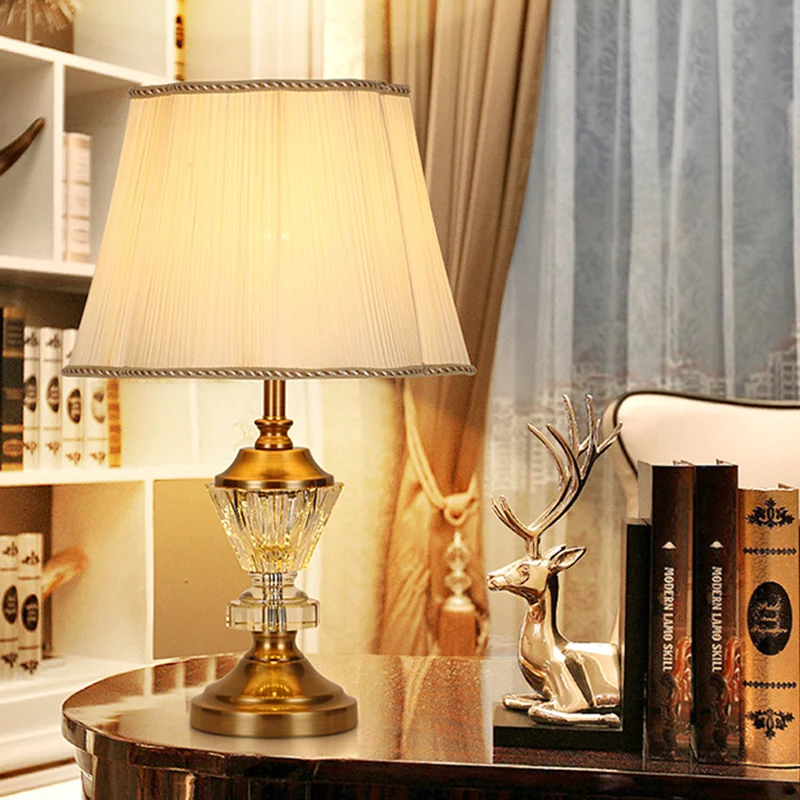 Beige uitlopende kristallen bureaulamp moderne 1-lamp stoffen nachttafellamp voor woonkamer Clearhalo