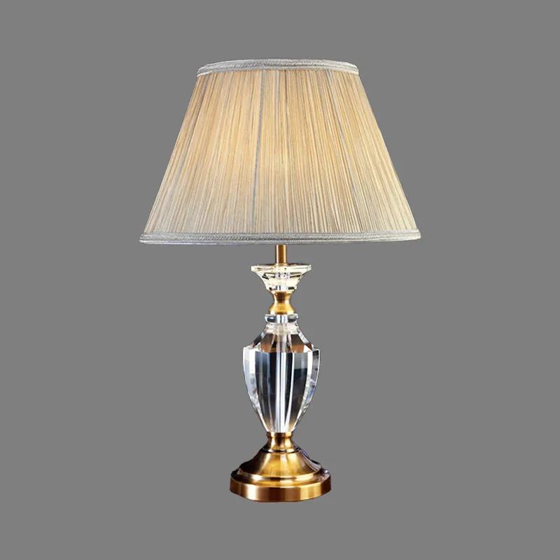 Beige Urn-bureaulamp Moderne 1-kops afgeschuinde kristallen tafellamp met kegelvormige stoffen kap Clearhalo