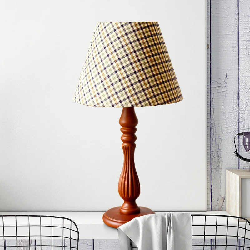 Beige/bruine/donkerblauwe tonvormige bureaulamp, traditionele stof, 1-lichte slaapkamerleeslamp met houten voet Clearhalo