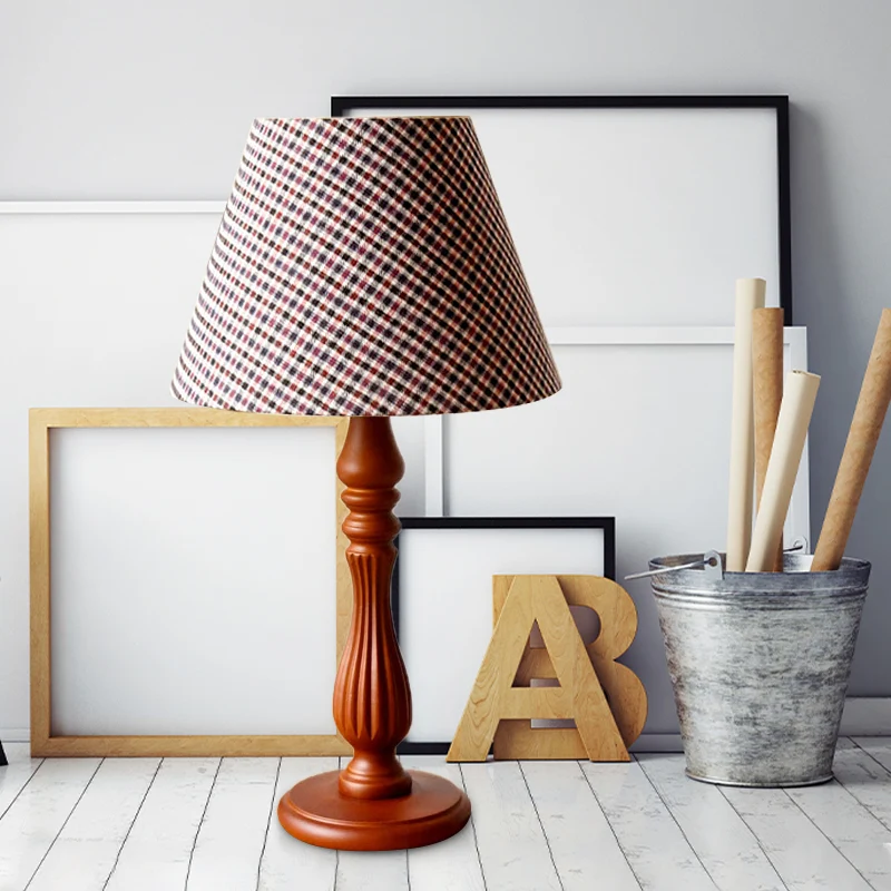 Beige/bruine/donkerblauwe tonvormige bureaulamp, traditionele stof, 1-lichte slaapkamerleeslamp met houten voet Clearhalo