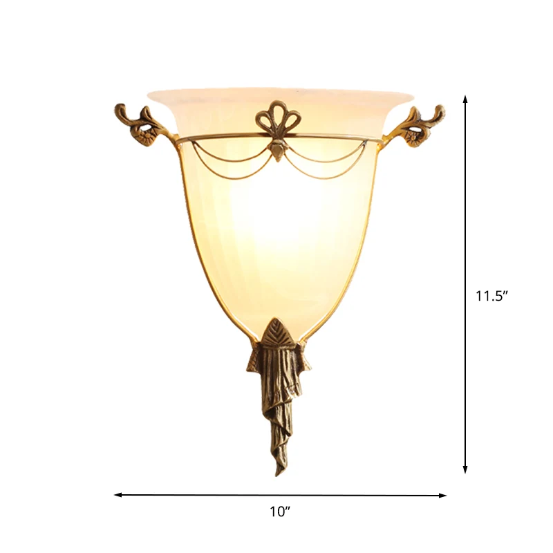 Bell Sconce Light Traditioneel 1-kops wit glazen wandverlichtingsarmatuur voor gang Clearhalo