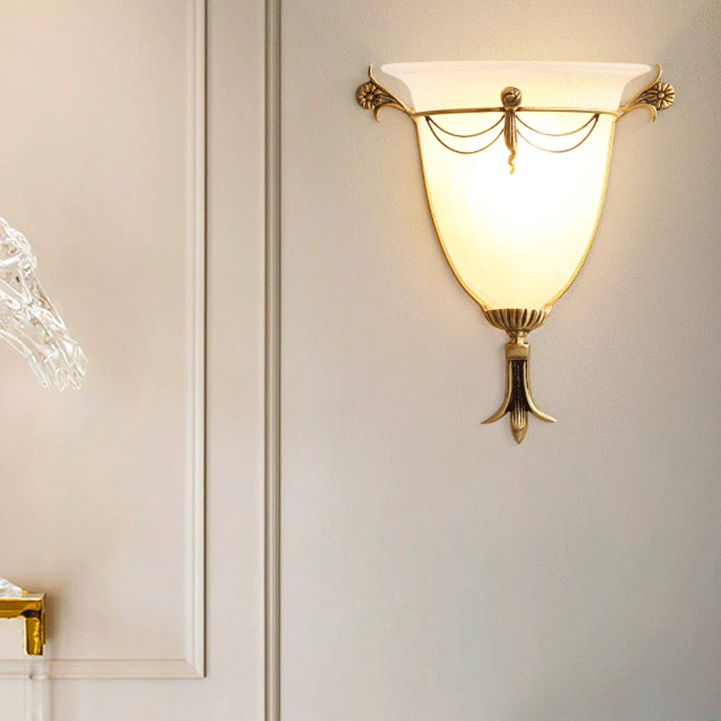 Bell Sconce Light Traditioneel 1-kops wit glazen wandverlichtingsarmatuur voor gang Clearhalo