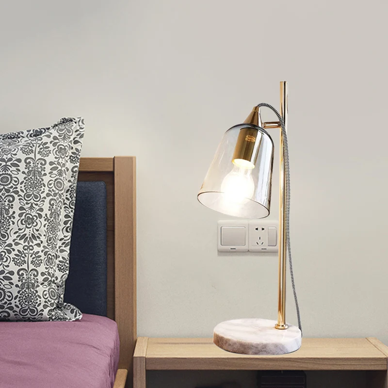 Bell Shade Tafellamp Mid-Century transparant glas enkele gouden nachtlamp met rond marmeren voetstuk Clearhalo