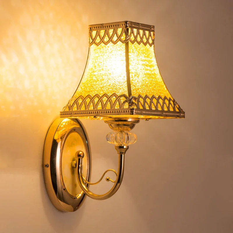 Bell-wandlamp met enkele lamp Koloniaal goud afgeschuinde glazen wandlamp met gebogen arm voor binnen Clearhalo