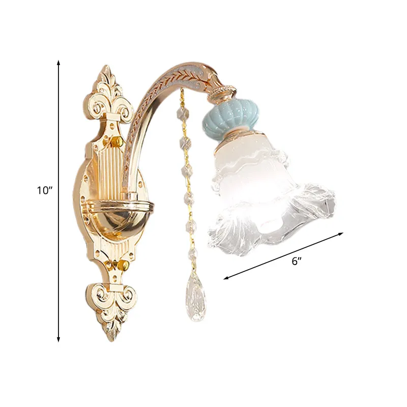 Blauwe 1/2-lichts schansverlichting Traditionele opaal matglazen wandlamp met ruches en keramisch accent Clearhalo