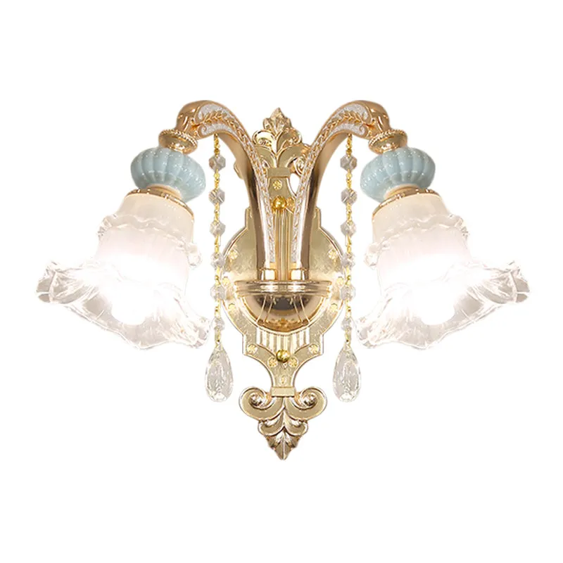 Blauwe 1/2-lichts schansverlichting Traditionele opaal matglazen wandlamp met ruches en keramisch accent Clearhalo