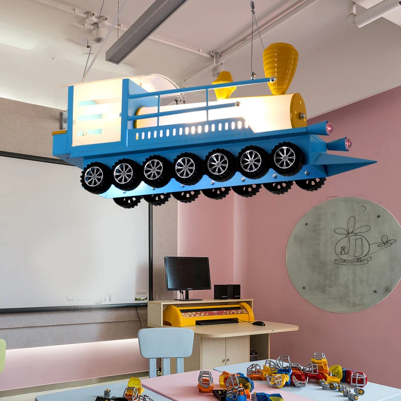 Blauwe trein hangende hanglamp Cartoon metalen hangende kroonluchter voor de kleuterschool Clearhalo