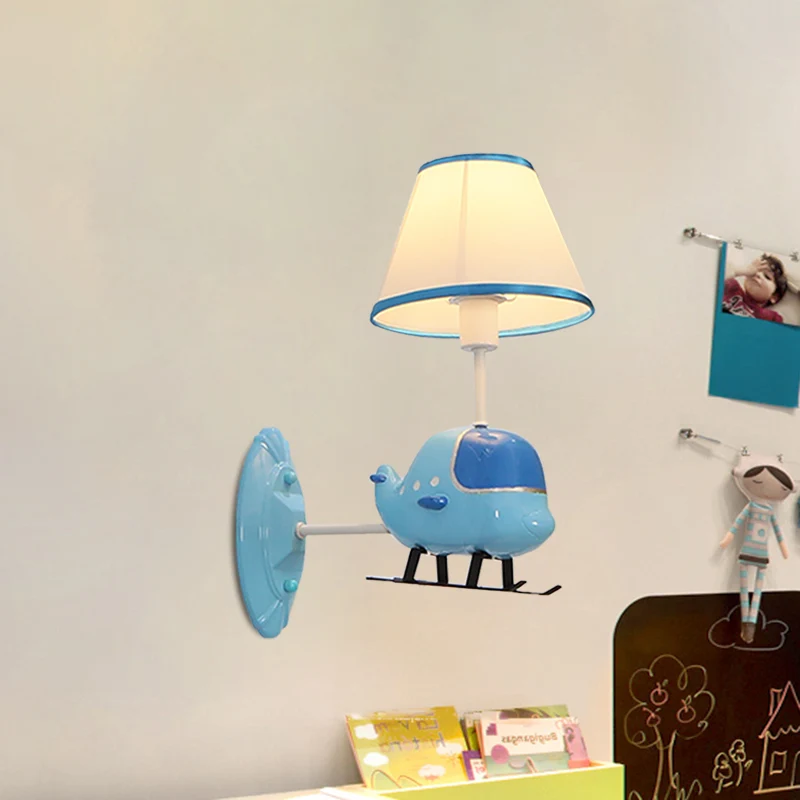 Blauwe vliegtuigvormige wandverlichting idee cartoon 1-kops hars wandlamp met stoffen kap Clearhalo