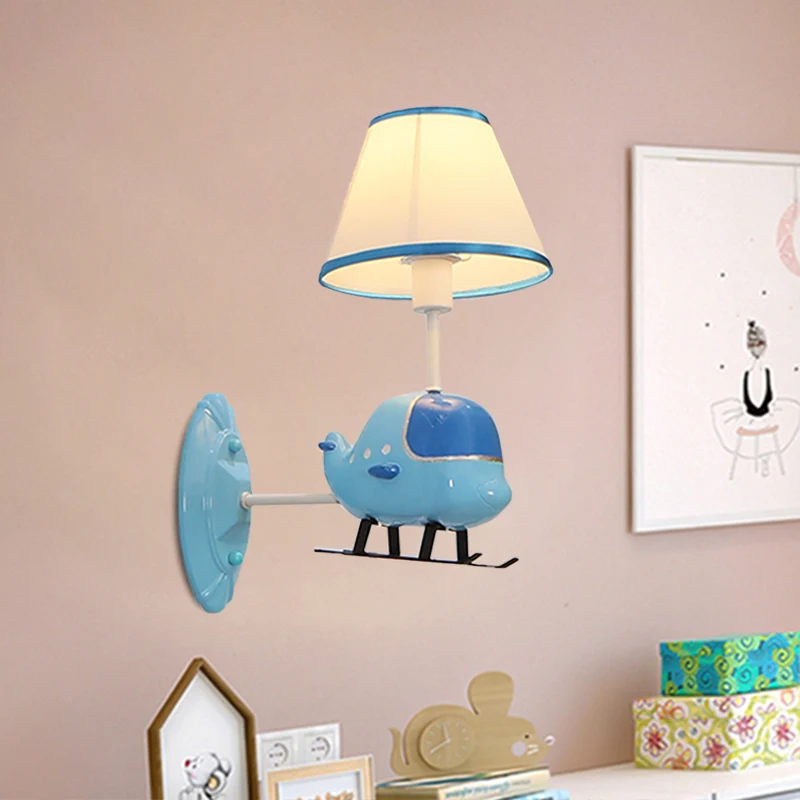 Blauwe vliegtuigvormige wandverlichting idee cartoon 1-kops hars wandlamp met stoffen kap Clearhalo
