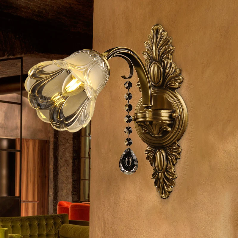 Bloem matglazen wandmontagelamp Traditionele 1-slaapkamer schanslamp messing Clearhalo