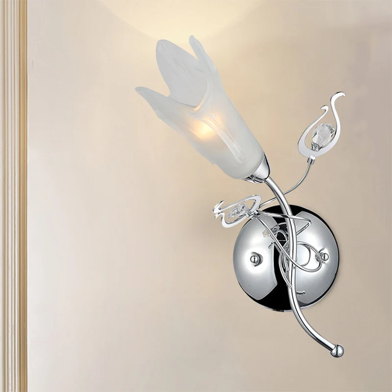 Bloemblaadjeswandlamp van opaalglas, eigentijds wandlamp met 1 kop chroom voor nachtkastje Clearhalo