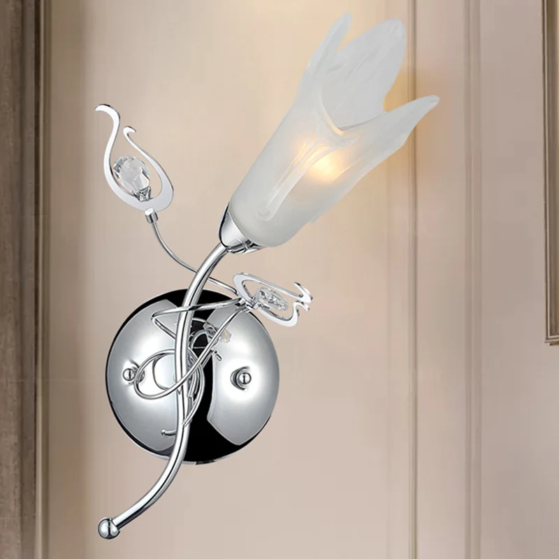 Bloemblaadjeswandlamp van opaalglas, eigentijds wandlamp met 1 kop chroom voor nachtkastje Clearhalo