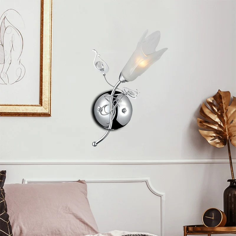 Bloemblaadjeswandlamp van opaalglas, eigentijds wandlamp met 1 kop chroom voor nachtkastje Clearhalo