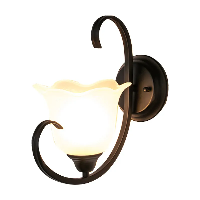 Bloemensalon Wandkandelaar Landelijk Melkachtig Glas Enkel Licht Zwart Wandverlichting Idee met Scrollarm Clearhalo
