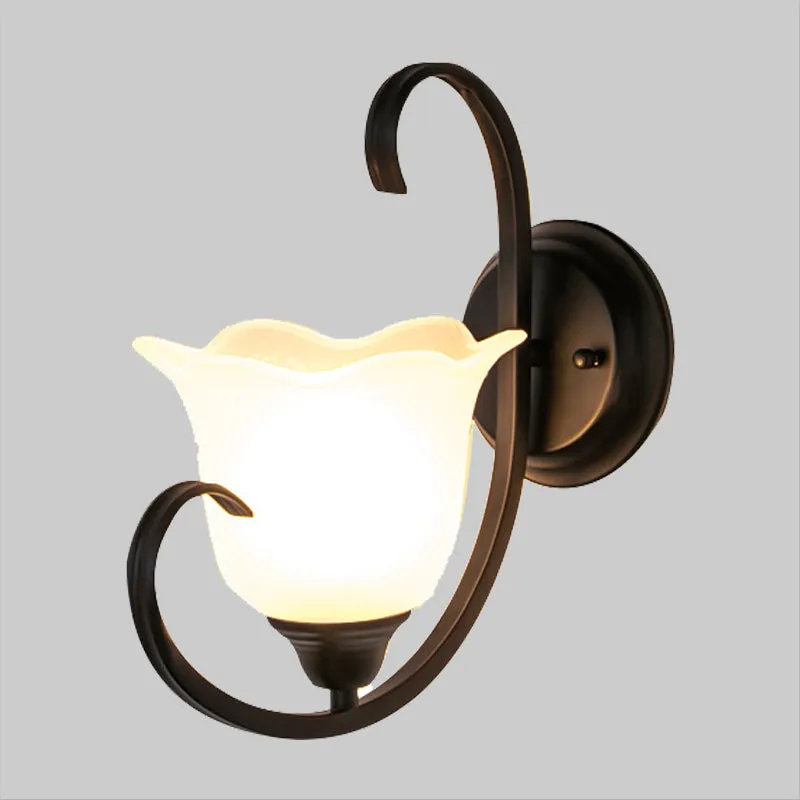 Bloemensalon Wandkandelaar Landelijk Melkachtig Glas Enkel Licht Zwart Wandverlichting Idee met Scrollarm Clearhalo
