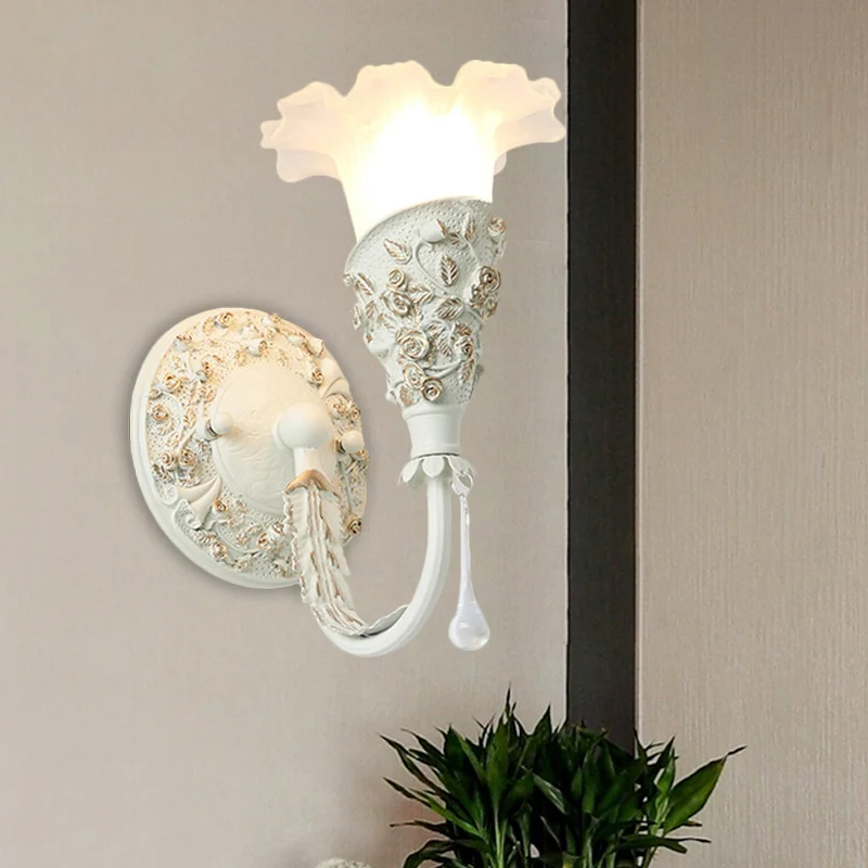 Bloesem Slaapkamer Blaker Licht Boerderij Matglas 1 Lamp Zilver/Ivoor Gebogen Arm Wandmontage Lamp met Kristal Drop Decor...