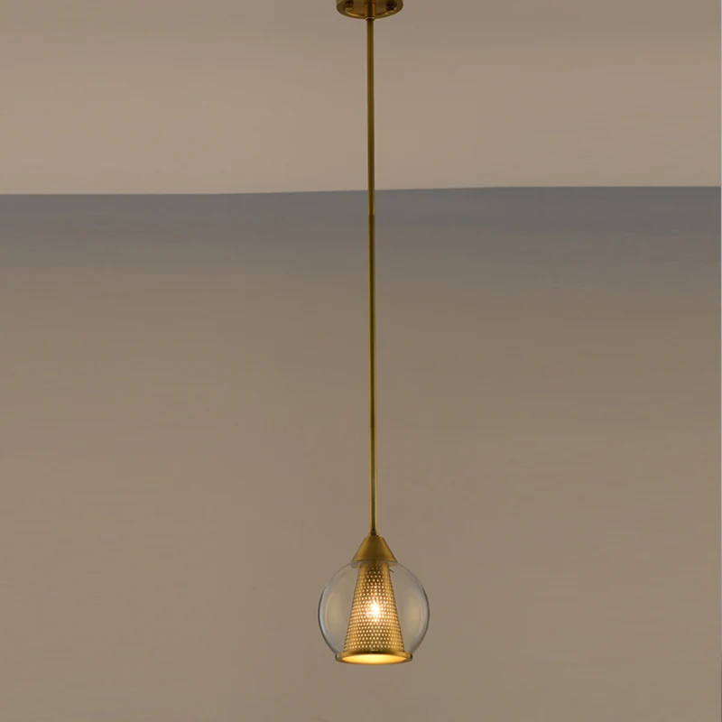 Bol hangende plafondlamp modern rookgrijs glas 1 kop eetkamer hanglamp met gouden kegel metalen kap aan de binnenkant Clea...