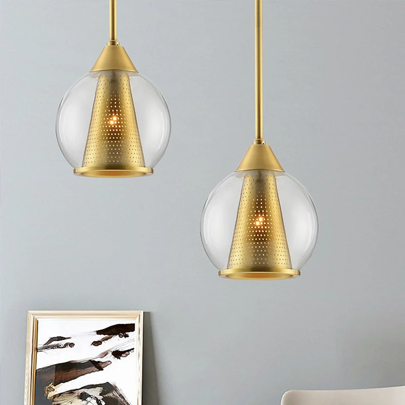 Bol hangende plafondlamp modern rookgrijs glas 1 kop eetkamer hanglamp met gouden kegel metalen kap aan de binnenkant Clea...