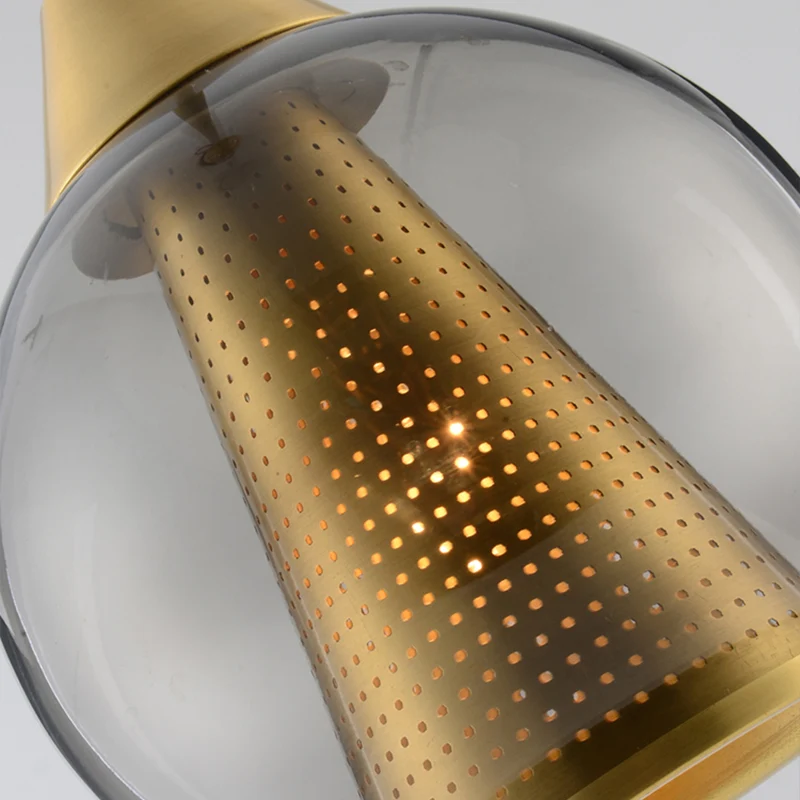Bol hangende plafondlamp modern rookgrijs glas 1 kop eetkamer hanglamp met gouden kegel metalen kap aan de binnenkant Clea...