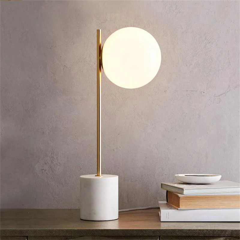 Bolvormige tafellamp van wit glas, moderne leeslamp met 1 kop en marmeren voet Clearhalo