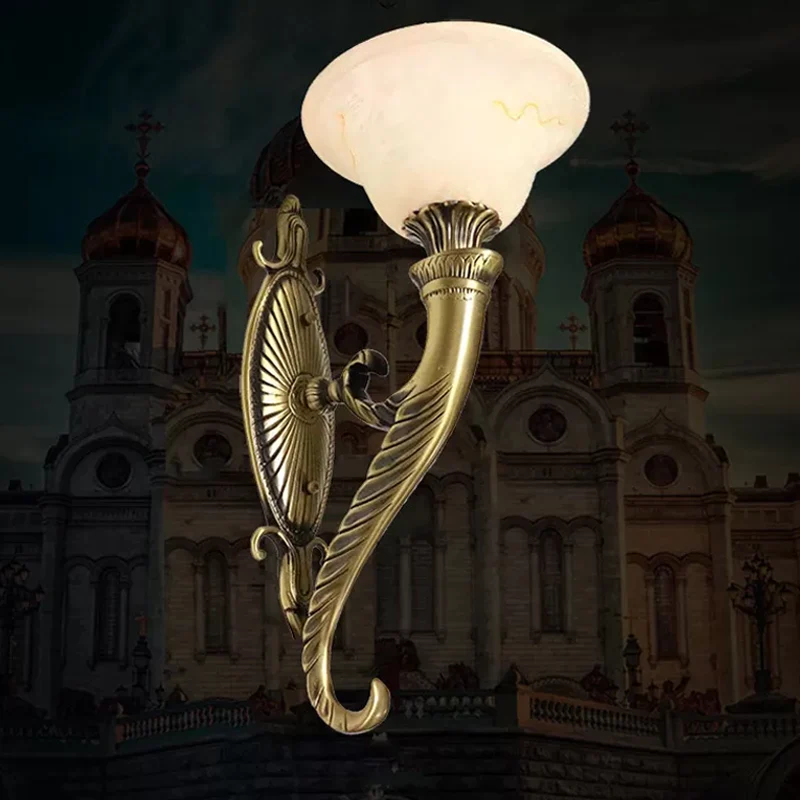 Bronzen Scroll Arm Wandlamp Traditioneel Metaal 1 Lamp Keuken Wandmontage Licht met Bell Wit Glazen Kap Clearhalo