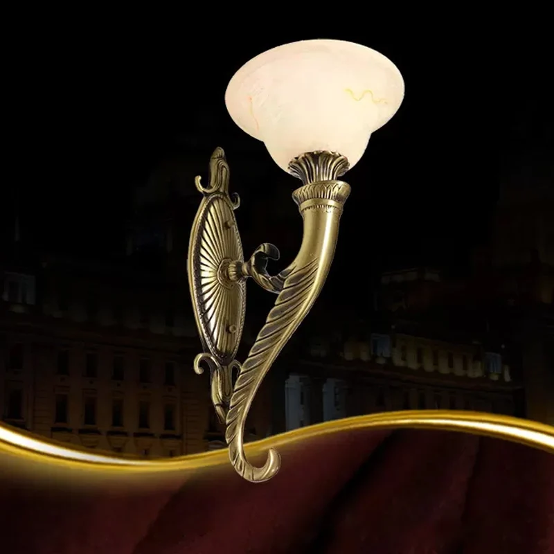 Bronzen Scroll Arm Wandlamp Traditioneel Metaal 1 Lamp Keuken Wandmontage Licht met Bell Wit Glazen Kap Clearhalo