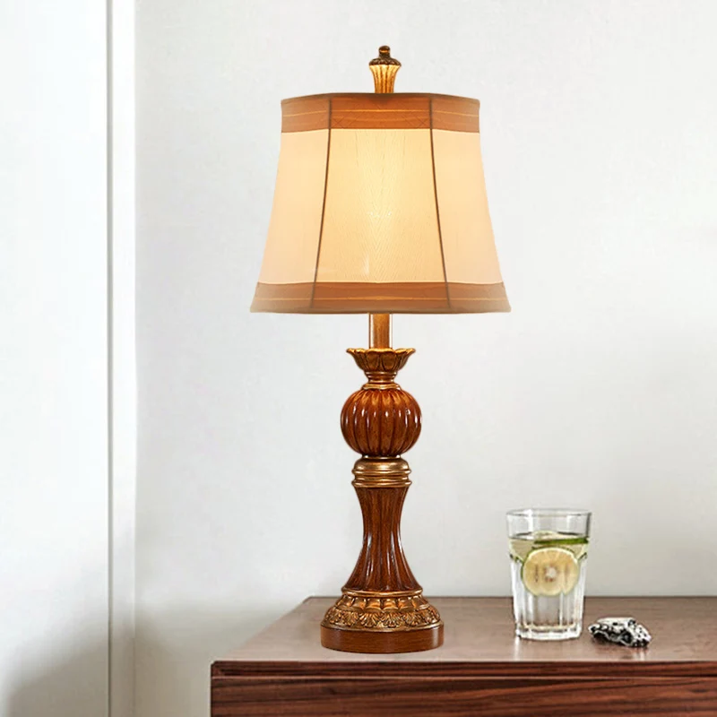 Bruine balusterbasis bureaulamp vintage hars 1 lamp studeerkamer nachtkastje lamp met stoffen kap Clearhalo