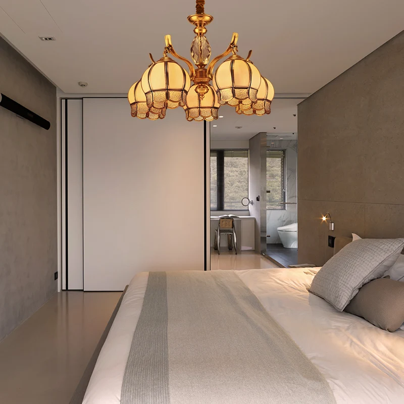Bud Slaapkamer Plafondkroonluchter Koloniaal Matglas 5 Lichts Gouden Afwerking Hangende Hanglamp Clearhalo