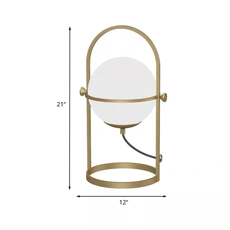 Bureaulamp met 1 hoofdslaapkamer, postmoderne nachtkastjelamp met goudkleurige afwerking en bolvormige melkwitte glazen ka...