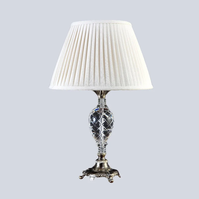 Bureaulamp van geplooide stof, moderne witte taaklamp met 1 kop en gebeeldhouwde bronzen metalen voet Clearhalo