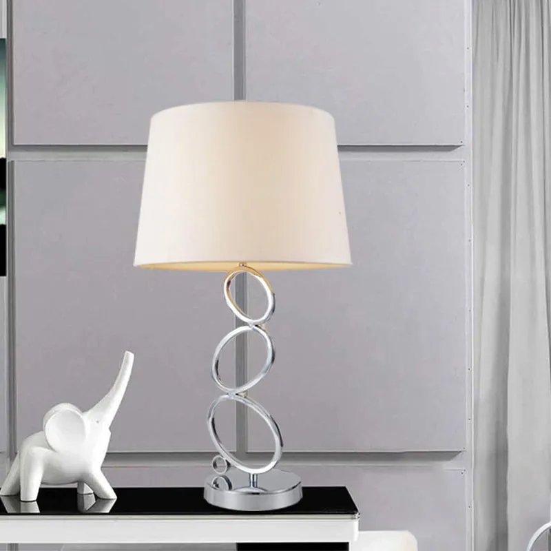 Bureaulamp van stof, modern, wit, 1 lamp, bureaulamp met ronde zilveren metalen voet Clearhalo