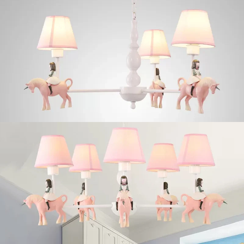 Carrousel kroonluchter voor meisjesslaapkamer Metaal en hars Kinderroze hanglamp met stoffen kap Clearhalo