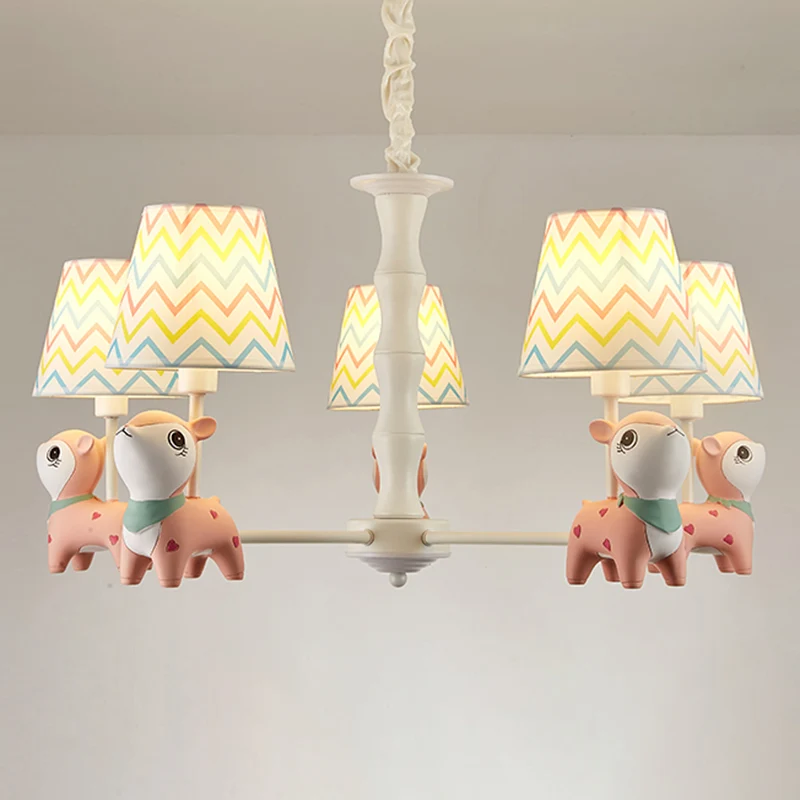 Cartoon Empire Shade Suspension Light Patroon Slaapkamer Kroonluchter Licht met Hars Hert Roze Clearhalo