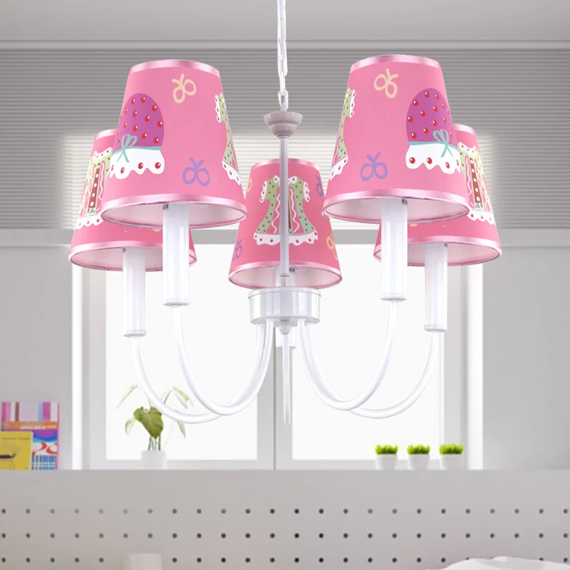 Cartoon giraffe hanglamp met taps toelopende kap 5-kops metalen kroonluchter roze voor meisjeskamer Clearhalo