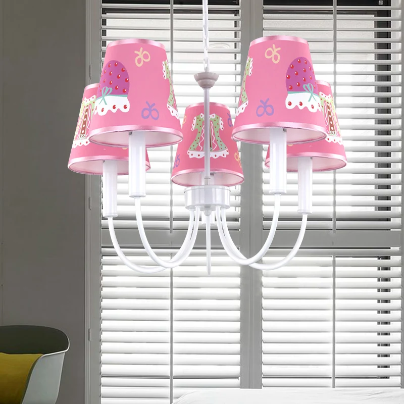 Cartoon giraffe hanglamp met taps toelopende kap 5-kops metalen kroonluchter roze voor meisjeskamer Clearhalo