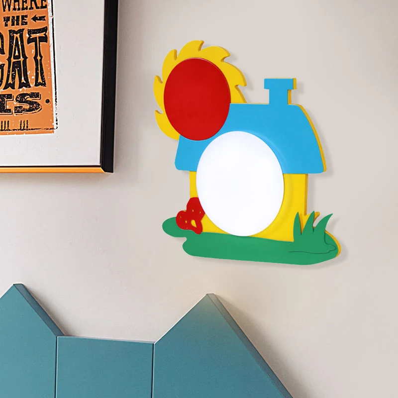 Cartoon House wandlamp houten LED kinderkamer wandkandelaar met acryl kap rood-geel-blauw Clearhalo