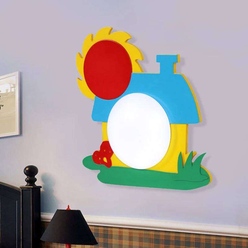 Cartoon House wandlamp houten LED kinderkamer wandkandelaar met acryl kap rood-geel-blauw Clearhalo