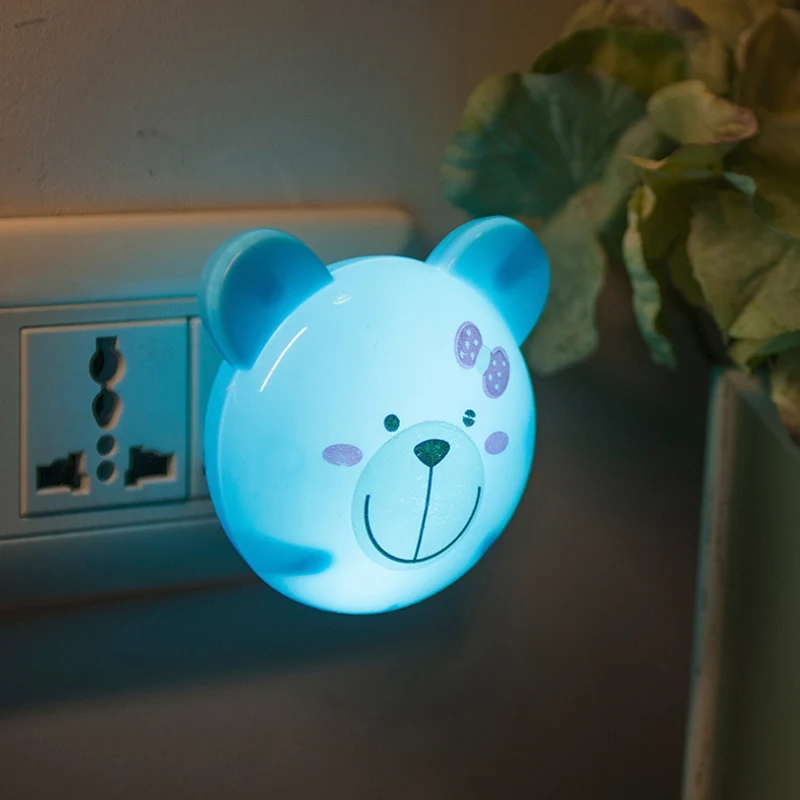 Cartoon LED-nachtverlichting Blauwe Beer Kleine plug- wandlamp met plastic kap Clearhalo