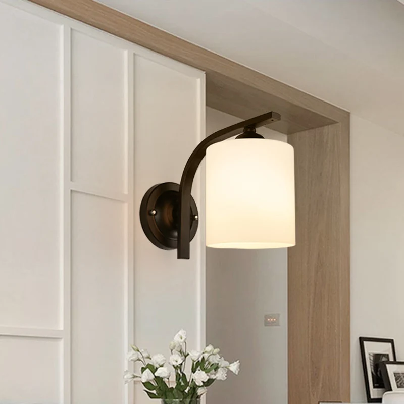 Cilindrische witte glazen wandkandelaar Vintage gangpad-wandlamp met 1 kop en gebogen arm zwart Clearhalo