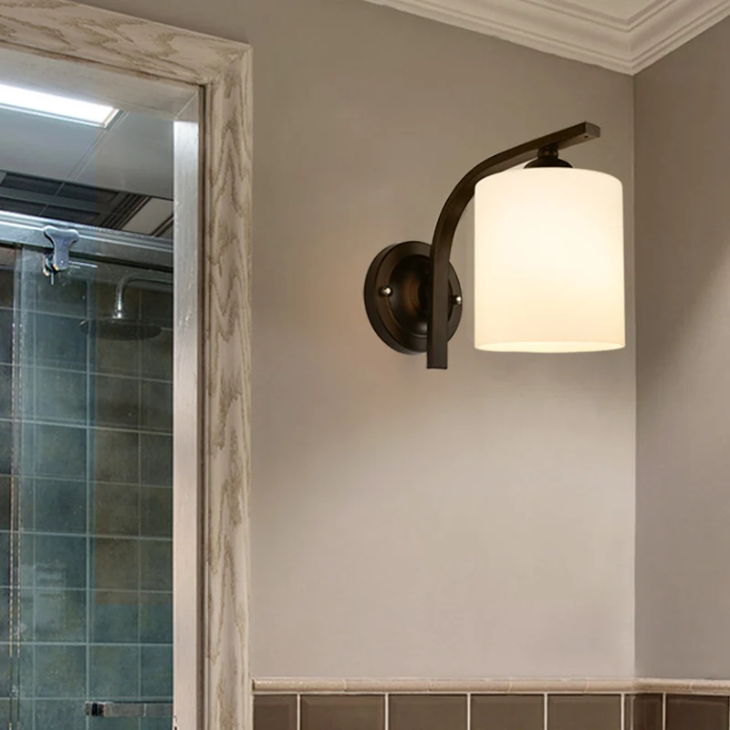 Cilindrische witte glazen wandkandelaar Vintage gangpad-wandlamp met 1 kop en gebogen arm zwart Clearhalo