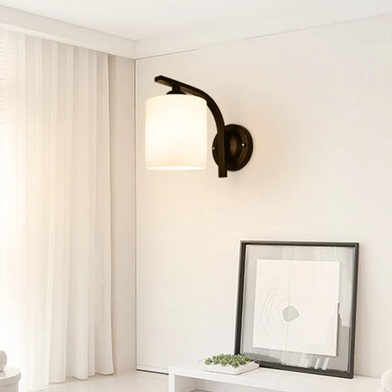 Cilindrische witte glazen wandkandelaar Vintage gangpad-wandlamp met 1 kop en gebogen arm zwart Clearhalo