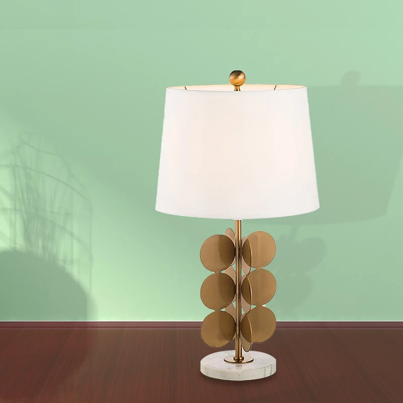 Cirkelvormige metalen kleine bureaulamp Tradition 1 kops messing leeslamp met witte stoffen kap Clearhalo