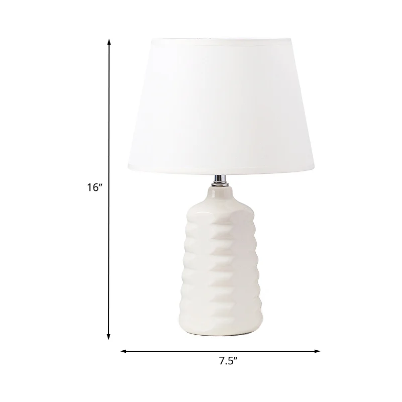 Cone Nachtkastje Verlichting Eenvoud Stof 1 Lamp Woonkamertafellamp met witte keramische voet Clearhalo
